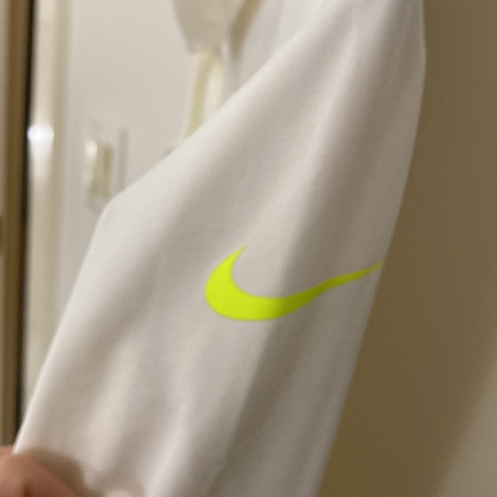 Excellent Condition Nike Pro Dri-Fit Size Small Hoodie - Picture 3 of 7